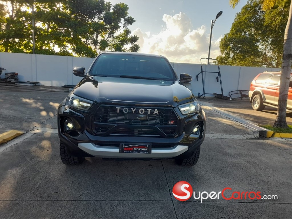 2024 Toyota Hilux GR Sport — foto 2 / 12
