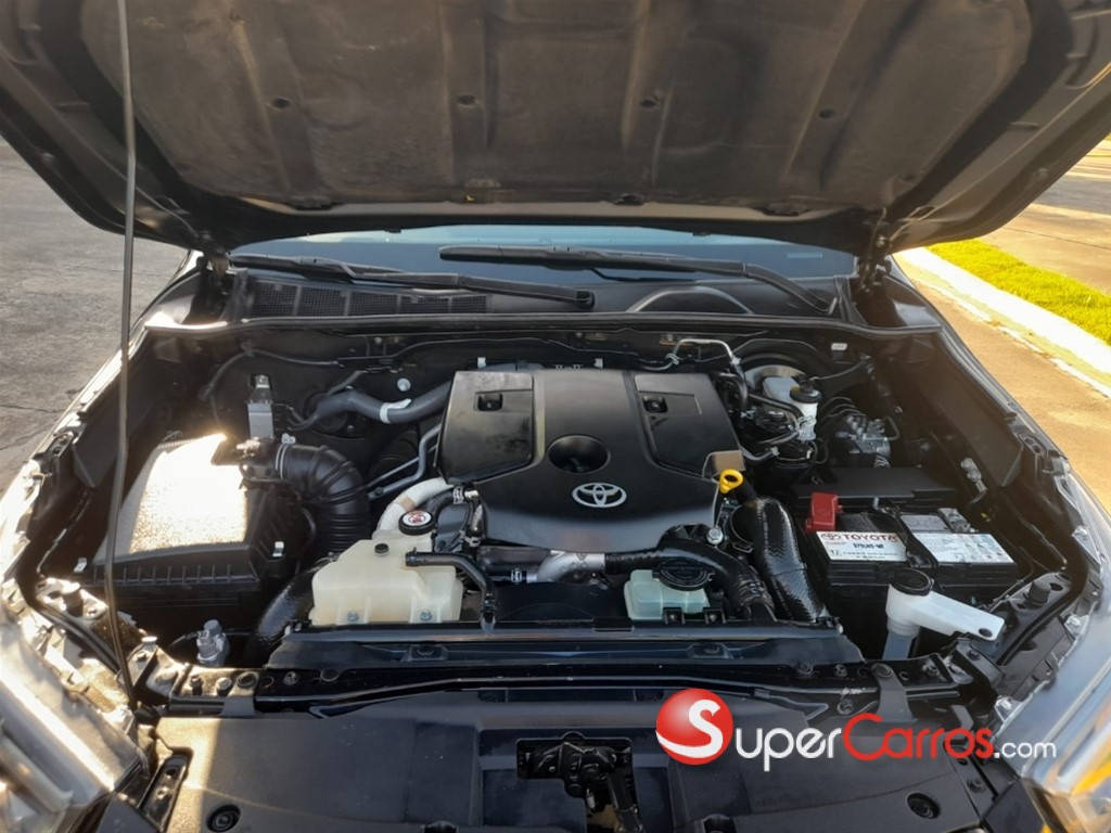 2024 Toyota Hilux GR Sport — foto 12 / 12