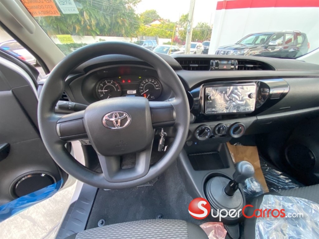 2027 Toyota Hilux — foto 7 / 8