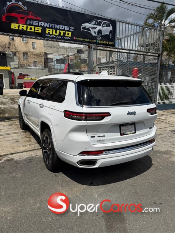2021 Jeep Grand Cherokee Overland — foto 8 / 10