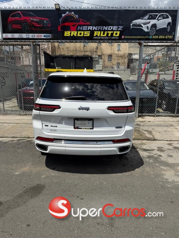 2021 Jeep Grand Cherokee Overland — foto 9 / 10