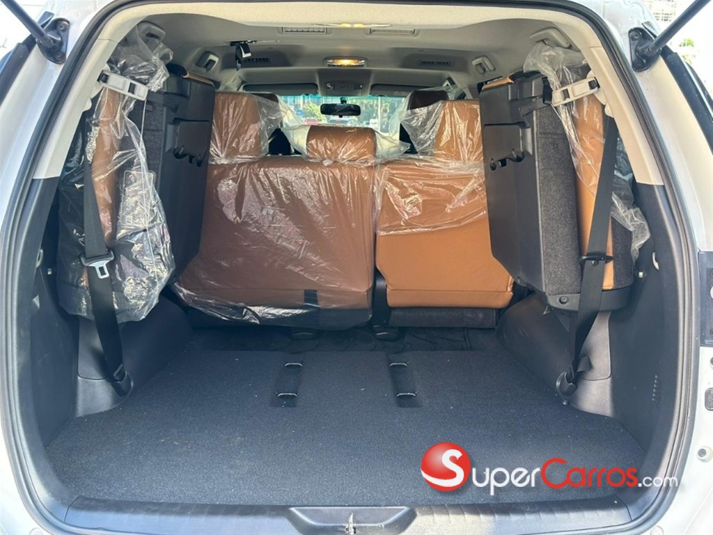 2024 Toyota Fortuner SRV — foto 4 / 8