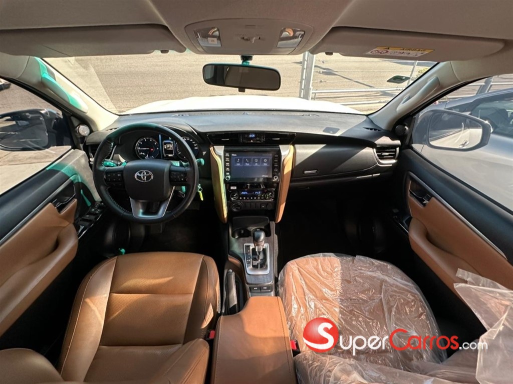2024 Toyota Fortuner SRV — foto 8 / 8