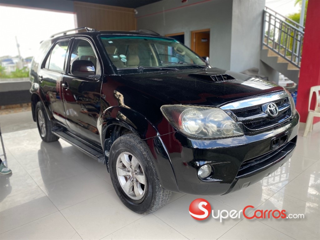 2008 Toyota Fortuner — foto 2 / 8
