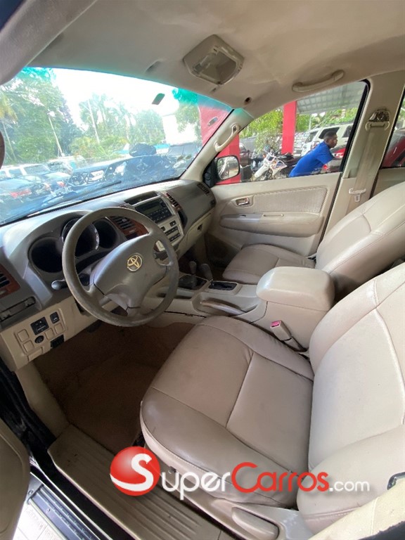 2008 Toyota Fortuner — foto 5 / 8