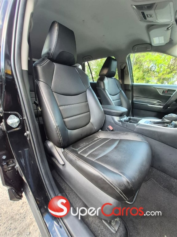 2021 Toyota RAV4 LE — foto 8 / 12
