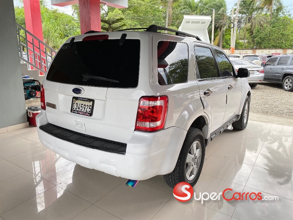 2010 Ford Escape XLT — foto 6 / 8