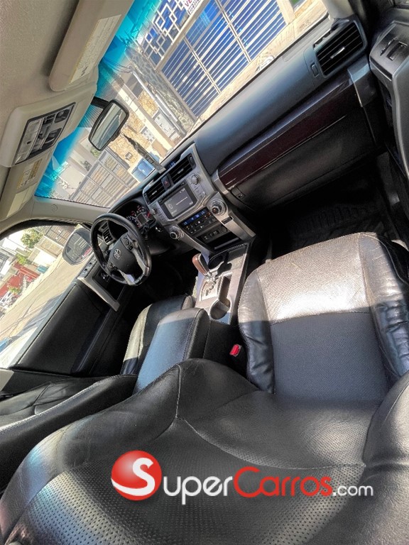 2014 Toyota 4 Runner Limited — foto 8 / 9