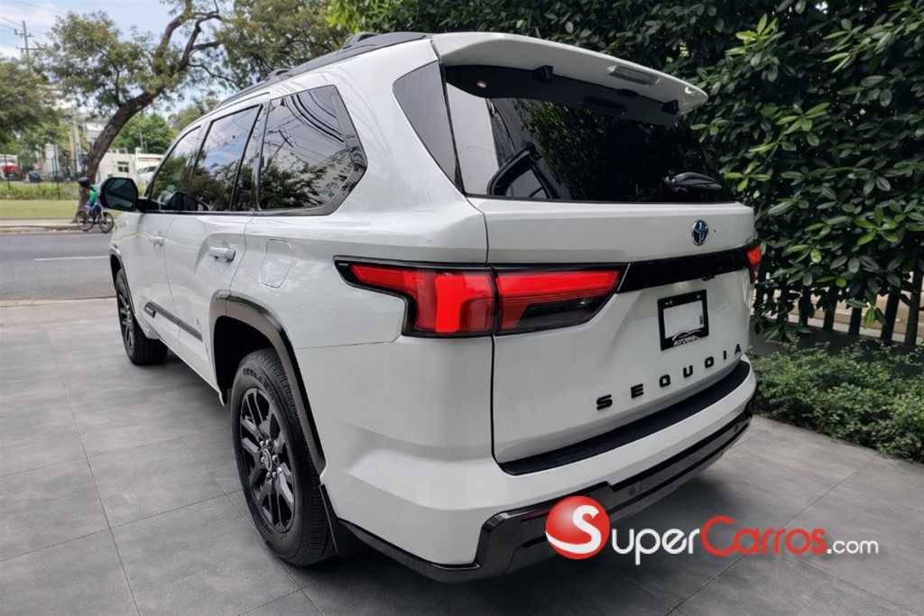 2023 Toyota Sequoia Platinium — foto 10 / 11
