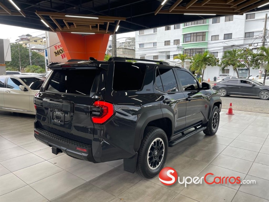 2026 Toyota 4 Runner SR5 — foto 2 / 12