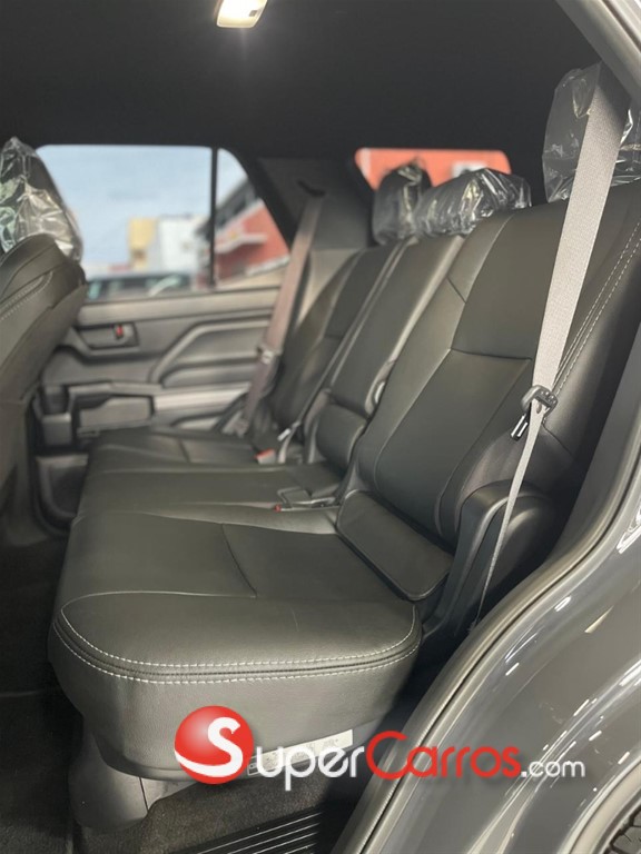 2026 Toyota 4 Runner SR5 — foto 7 / 12