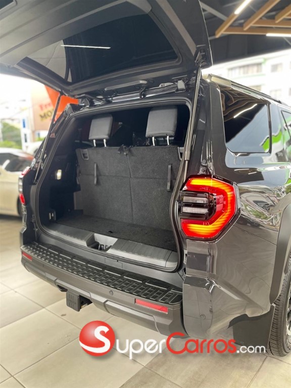2026 Toyota 4 Runner SR5 — foto 8 / 12