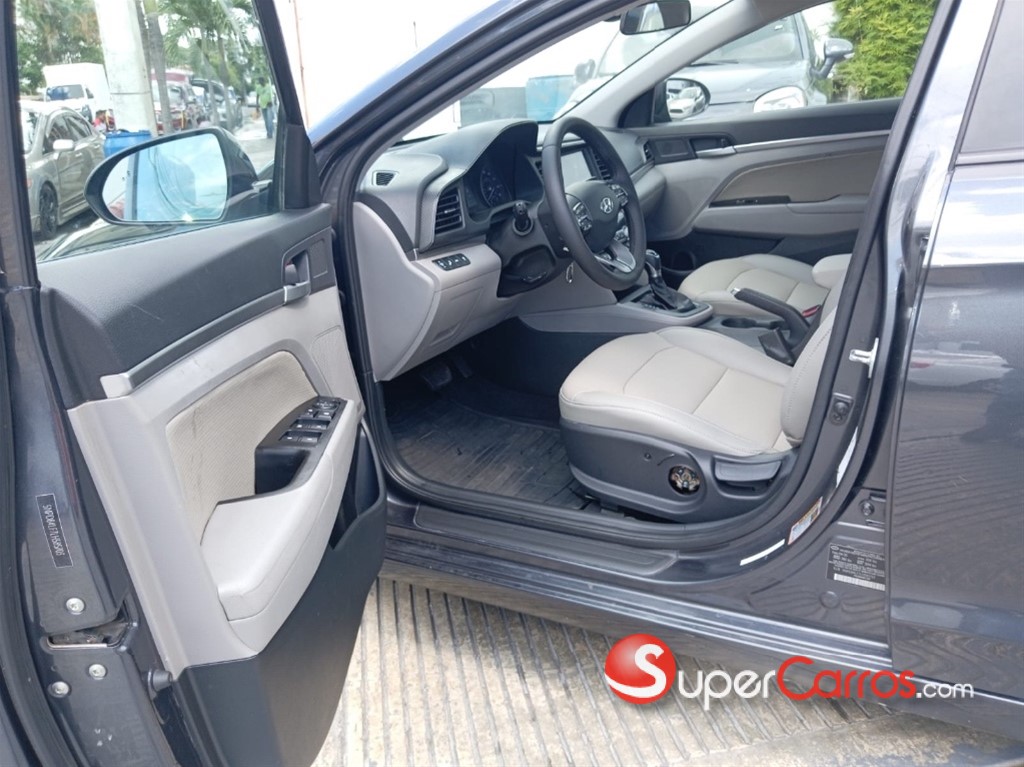 2020 Hyundai Elantra SEL — foto 7 / 10