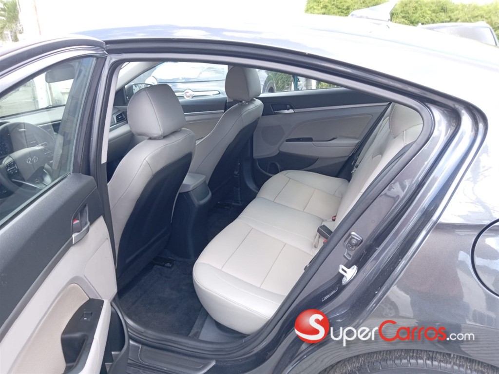 2020 Hyundai Elantra SEL — foto 8 / 10