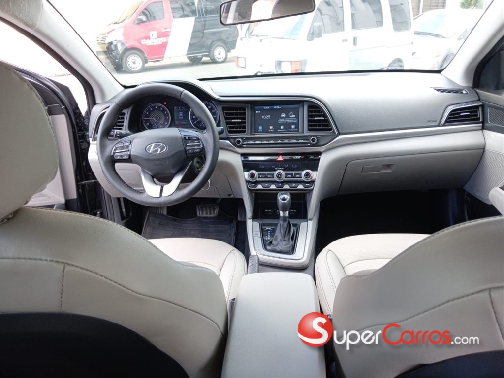 2020 Hyundai Elantra SEL — foto 9 / 10