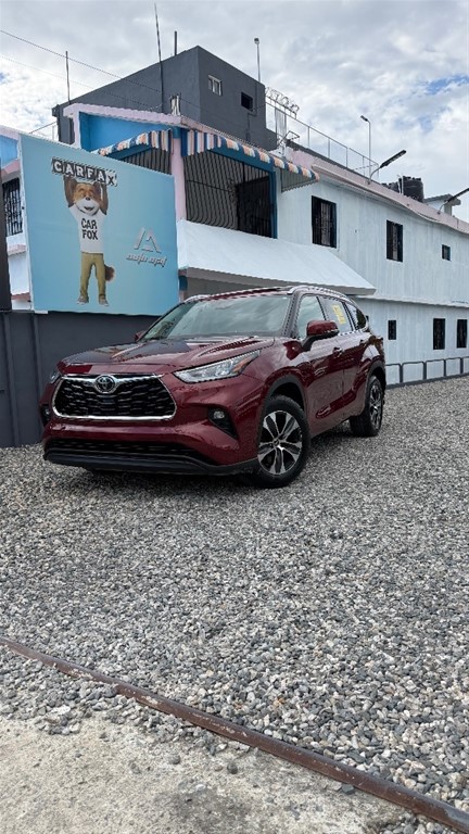 2021 Toyota Highlander XLE — foto 2 / 11