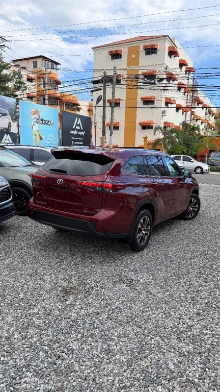 2021 Toyota Highlander XLE — foto 4 / 11