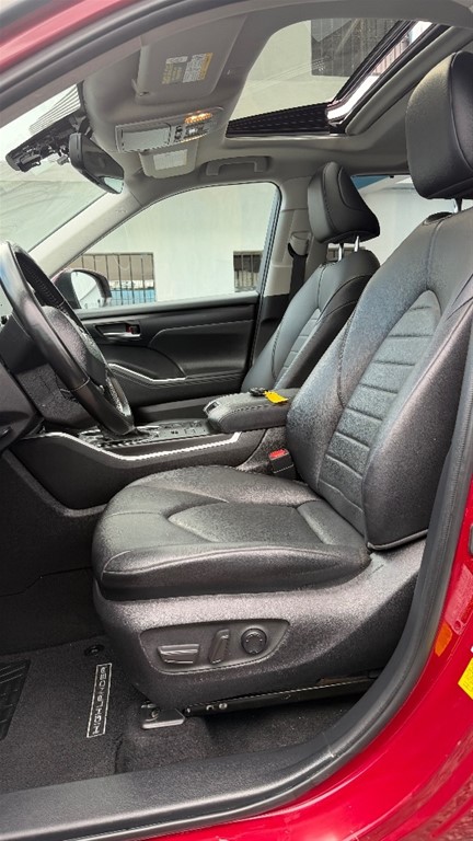 2021 Toyota Highlander XLE — foto 9 / 11