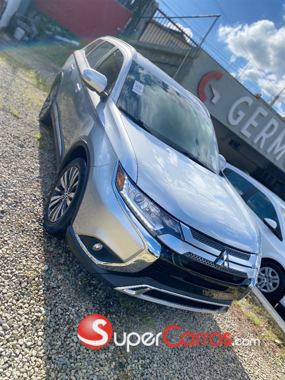 2020 Mitsubishi Motors Outlander SEL