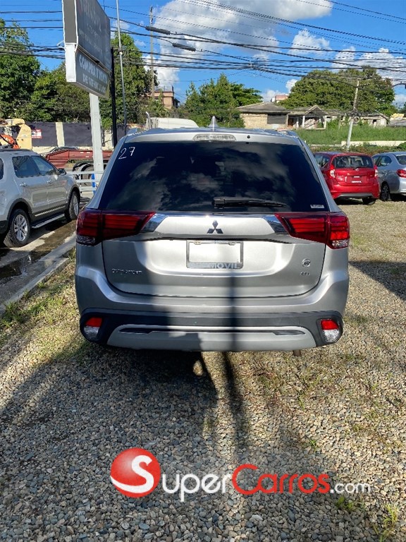 2020 Mitsubishi Motors Outlander SEL — foto 4 / 8