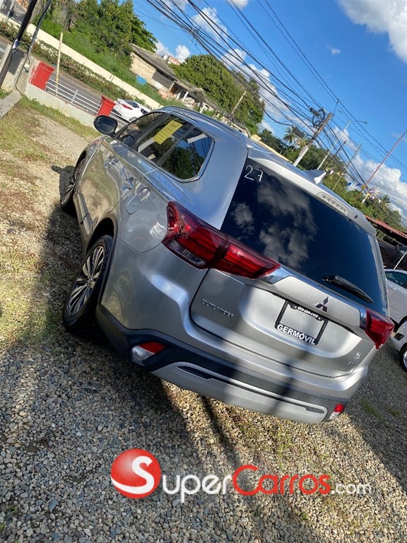 2020 Mitsubishi Motors Outlander SEL — foto 6 / 8