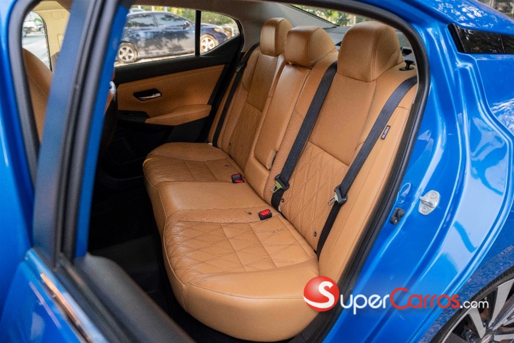 2020 Nissan Sentra SV — foto 9 / 12