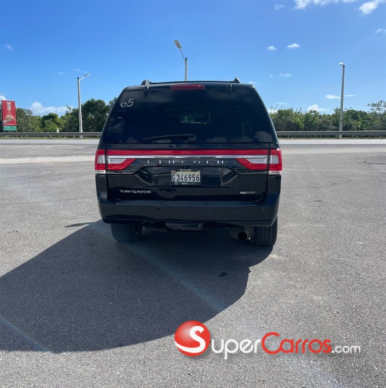 2015 Lincoln Navigator — foto 2 / 9