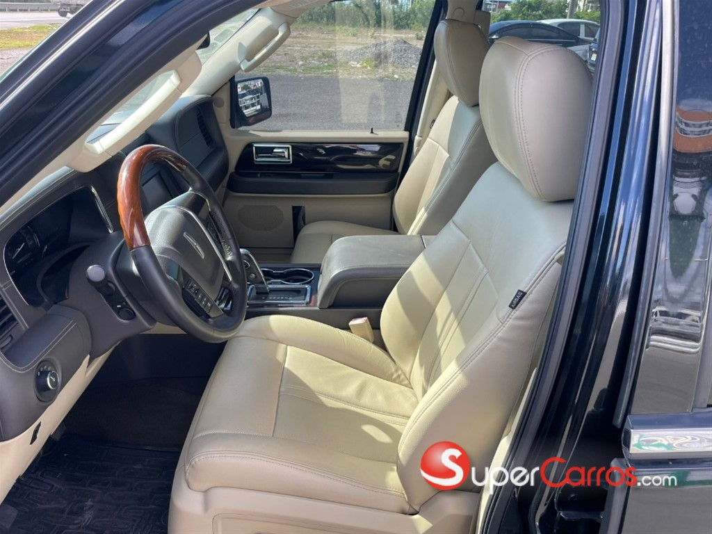 2015 Lincoln Navigator — foto 7 / 9
