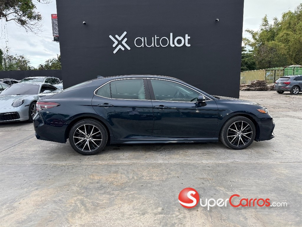 2021 Toyota Camry SE — foto 2 / 8