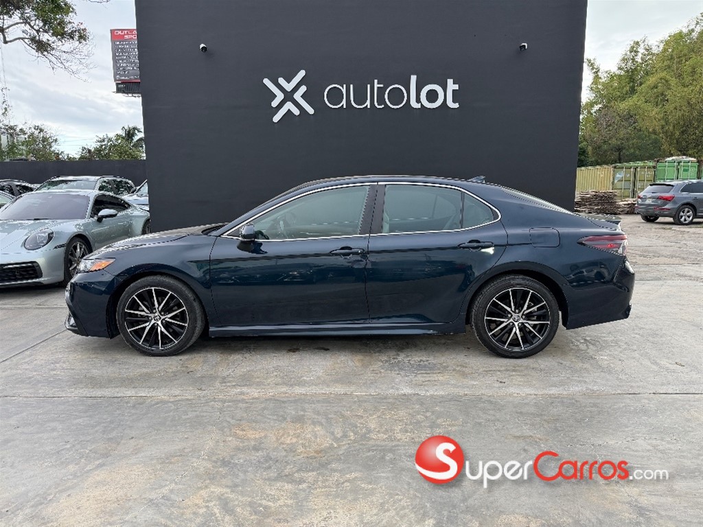 2021 Toyota Camry SE — foto 3 / 8