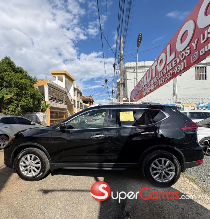 2020 Nissan Rogue SV — foto 4 / 11