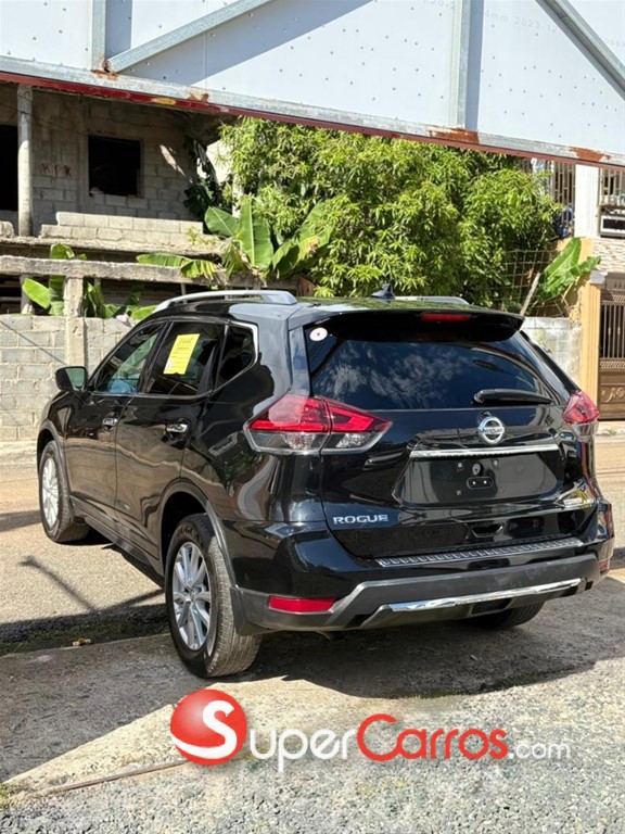 2020 Nissan Rogue SV — foto 5 / 11
