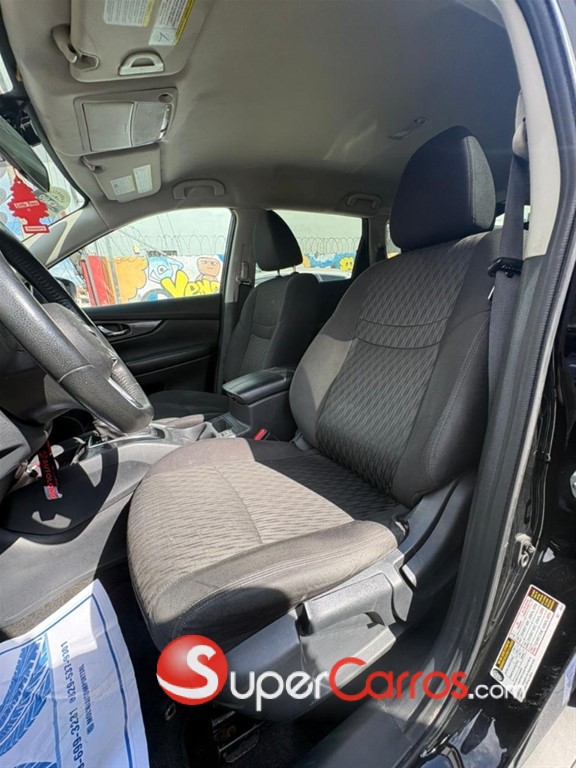 2020 Nissan Rogue SV — foto 8 / 11