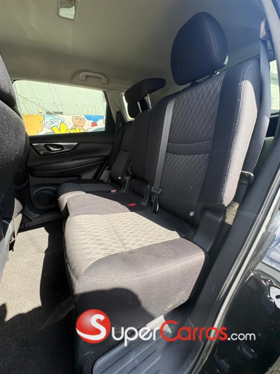 2020 Nissan Rogue SV — foto 9 / 11