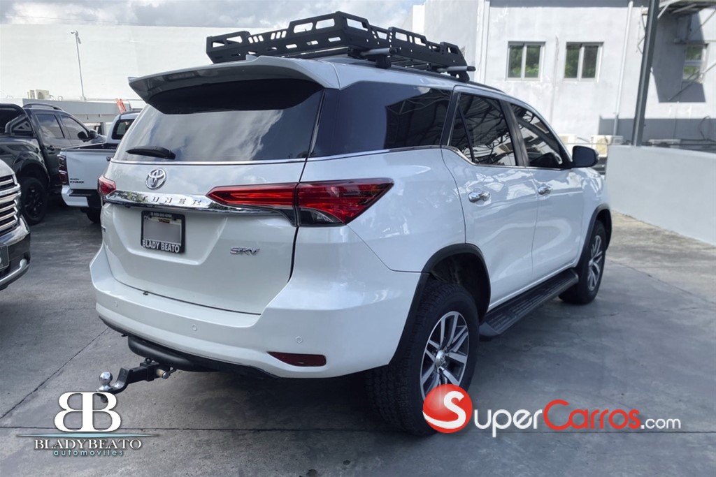 2019 Toyota Fortuner SRV — foto 4 / 12