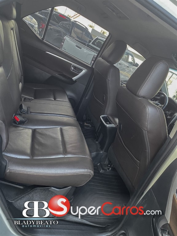 2019 Toyota Fortuner SRV — foto 5 / 12
