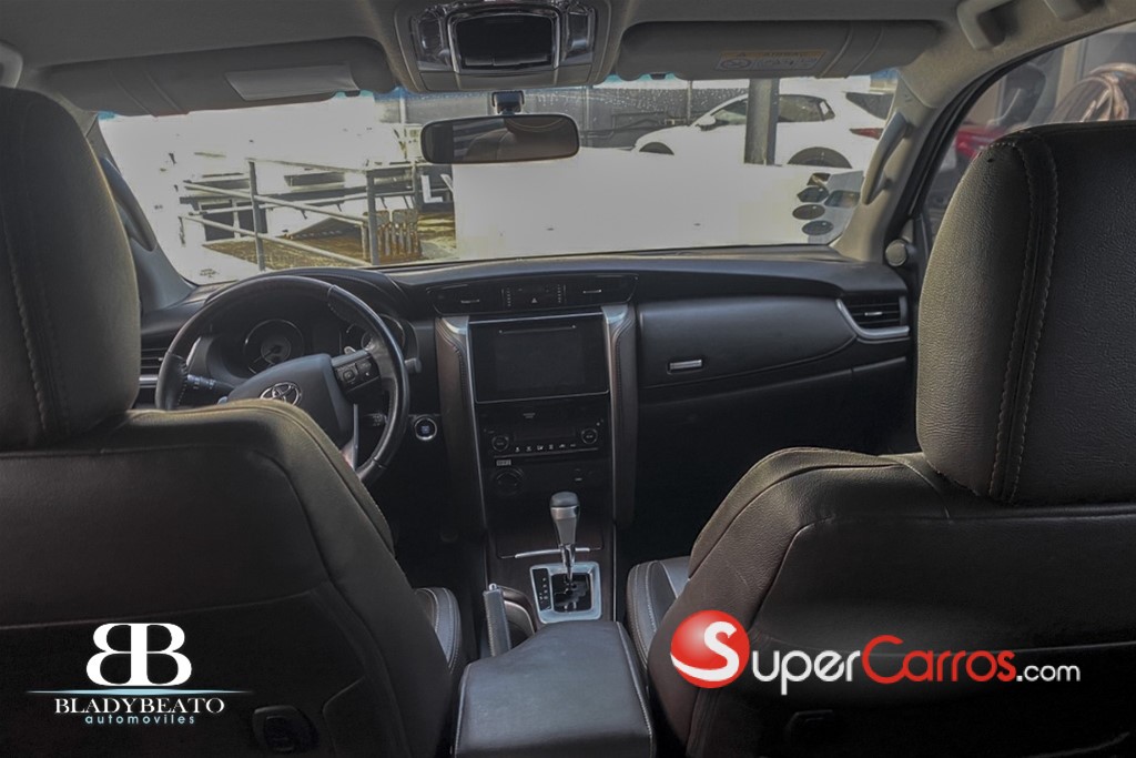2019 Toyota Fortuner SRV — foto 6 / 12