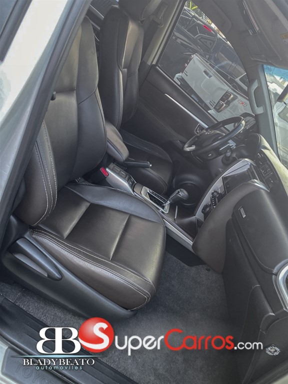 2019 Toyota Fortuner SRV — foto 7 / 12