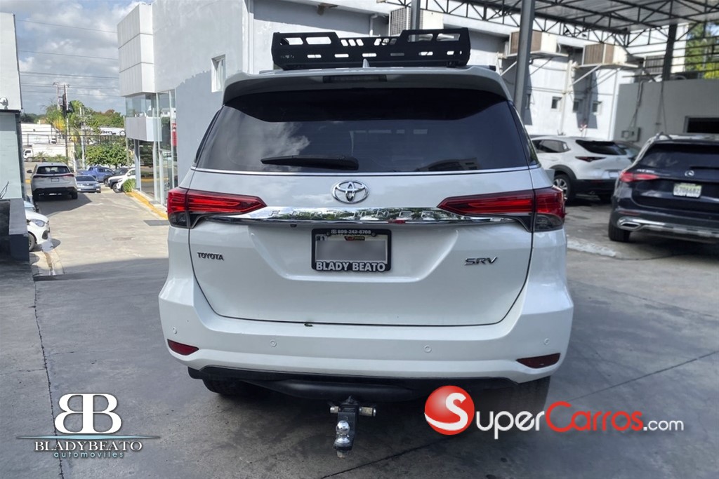 2019 Toyota Fortuner SRV — foto 9 / 12