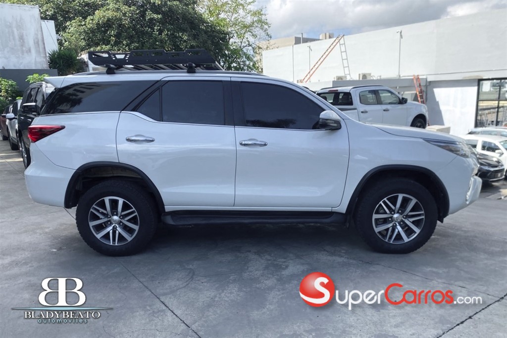 2019 Toyota Fortuner SRV — foto 10 / 12