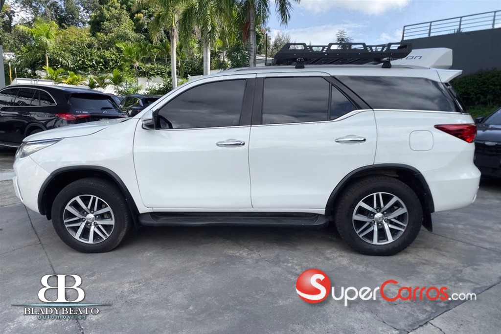 2019 Toyota Fortuner SRV — foto 12 / 12