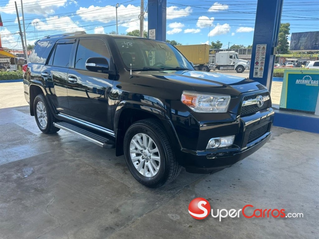 2010 Toyota 4 Runner SR5 Adventure — foto 2 / 5