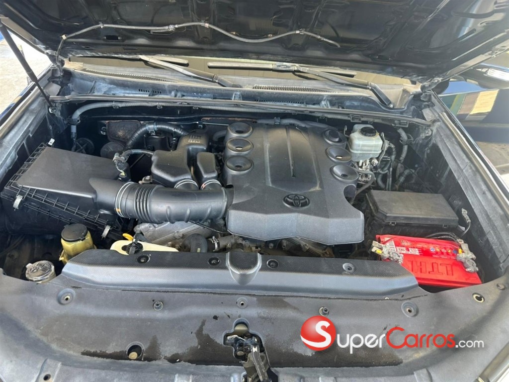 2010 Toyota 4 Runner SR5 Adventure — foto 4 / 5