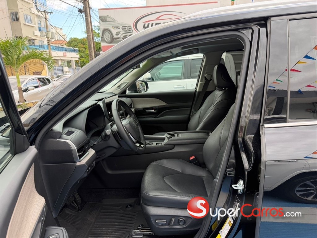 2024 Toyota Grand Highlander Platinum — foto 7 / 12