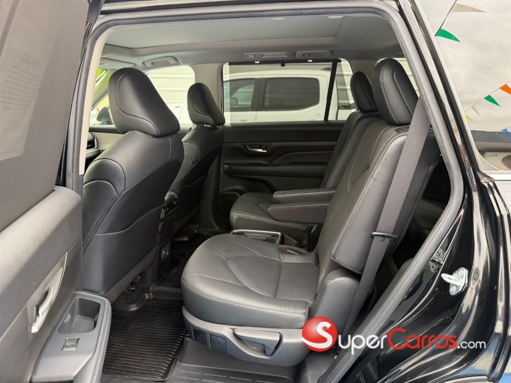 2024 Toyota Grand Highlander Platinum — foto 9 / 12