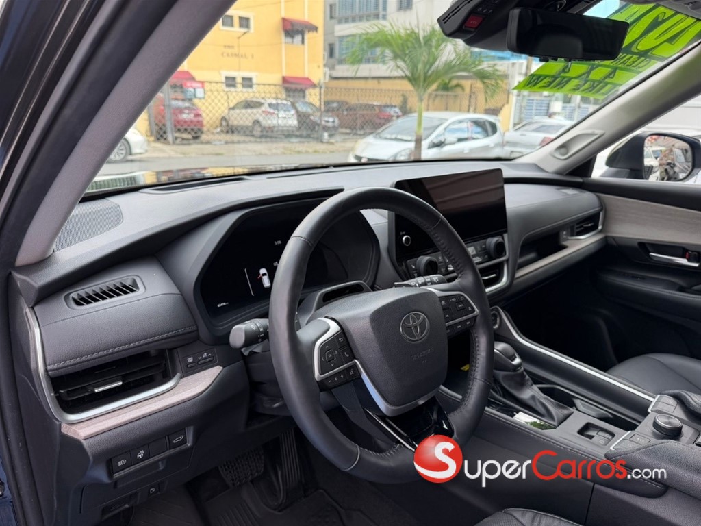 2024 Toyota Grand Highlander Platinum — foto 10 / 12