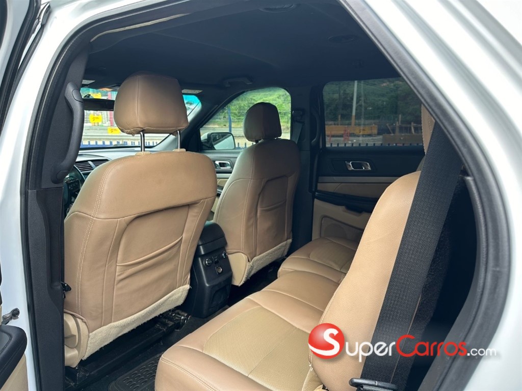 2016 Ford Explorer XL — foto 10 / 11