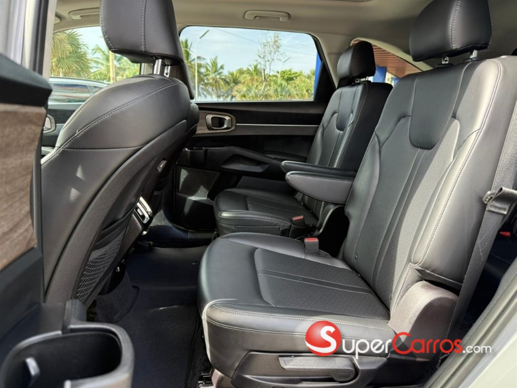 2022 Kia Sorento EX — foto 8 / 12