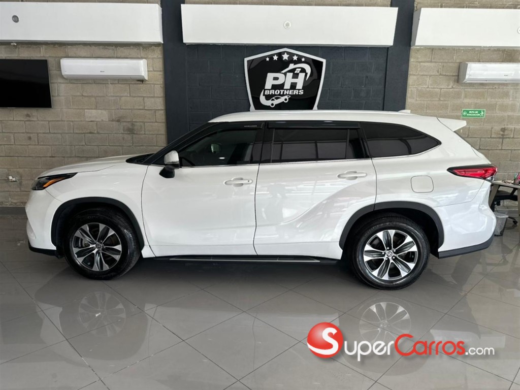 2021 Toyota Highlander XLE — foto 2 / 12