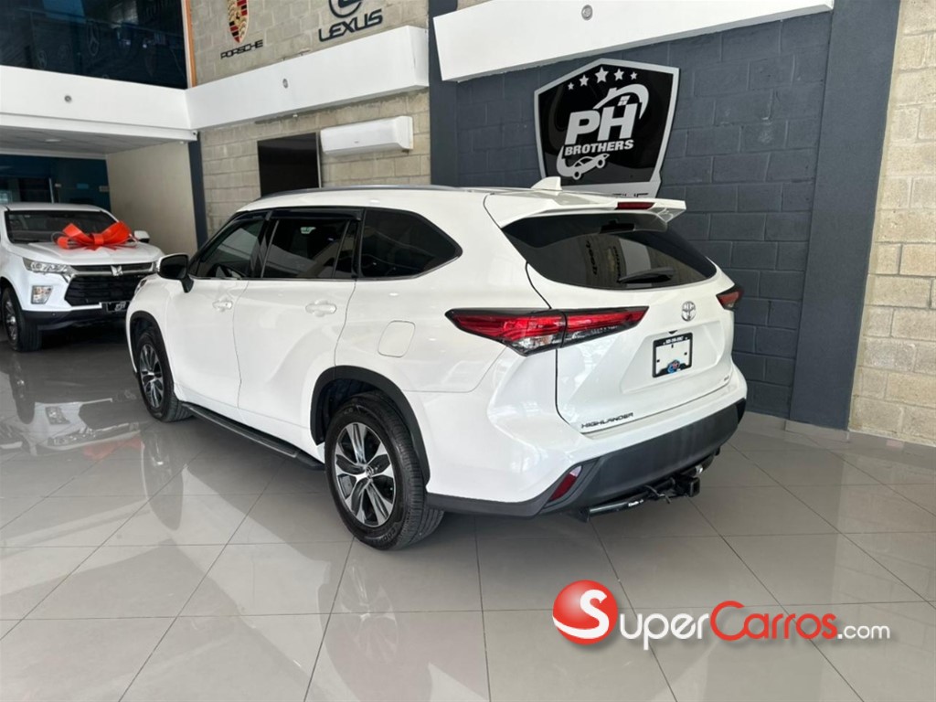 2021 Toyota Highlander XLE — foto 3 / 12